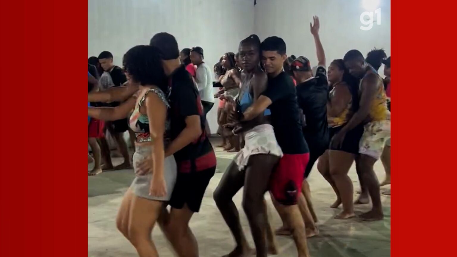 Cacuriá: Dança Popular Maranhense Viraliza com Coreografias Sensuais e Encanta o Brasil Cacuriá: Dança Popular Maranhense Viraliza com Coreografias Sensuais e Encanta o Brasil