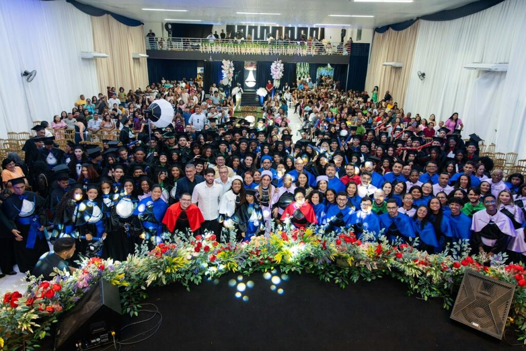 Davi Brandão Celebra Formatura do IEMA Pleno em Bacabal e Reforça Apoio à Educação Davi Brandão Celebra Formatura do IEMA Pleno em Bacabal e Reforça Apoio à Educação