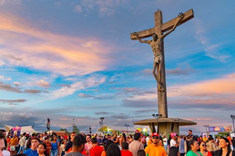 PM no Pôr do Sol: Evento Renova Tradição e Atrai Multidão ao Cristo de Mário Cravo PM no Pôr do Sol: Evento Renova Tradição e Atrai Multidão ao Cristo de Mário Cravo