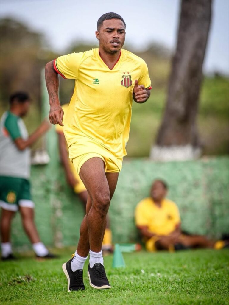 Sampaio Intensifica Treinos para o Maranhense: Emerson Carioca é a Grande Aposta no Ataque Sampaio Intensifica Treinos para o Maranhense: Emerson Carioca é a Grande Aposta no Ataque