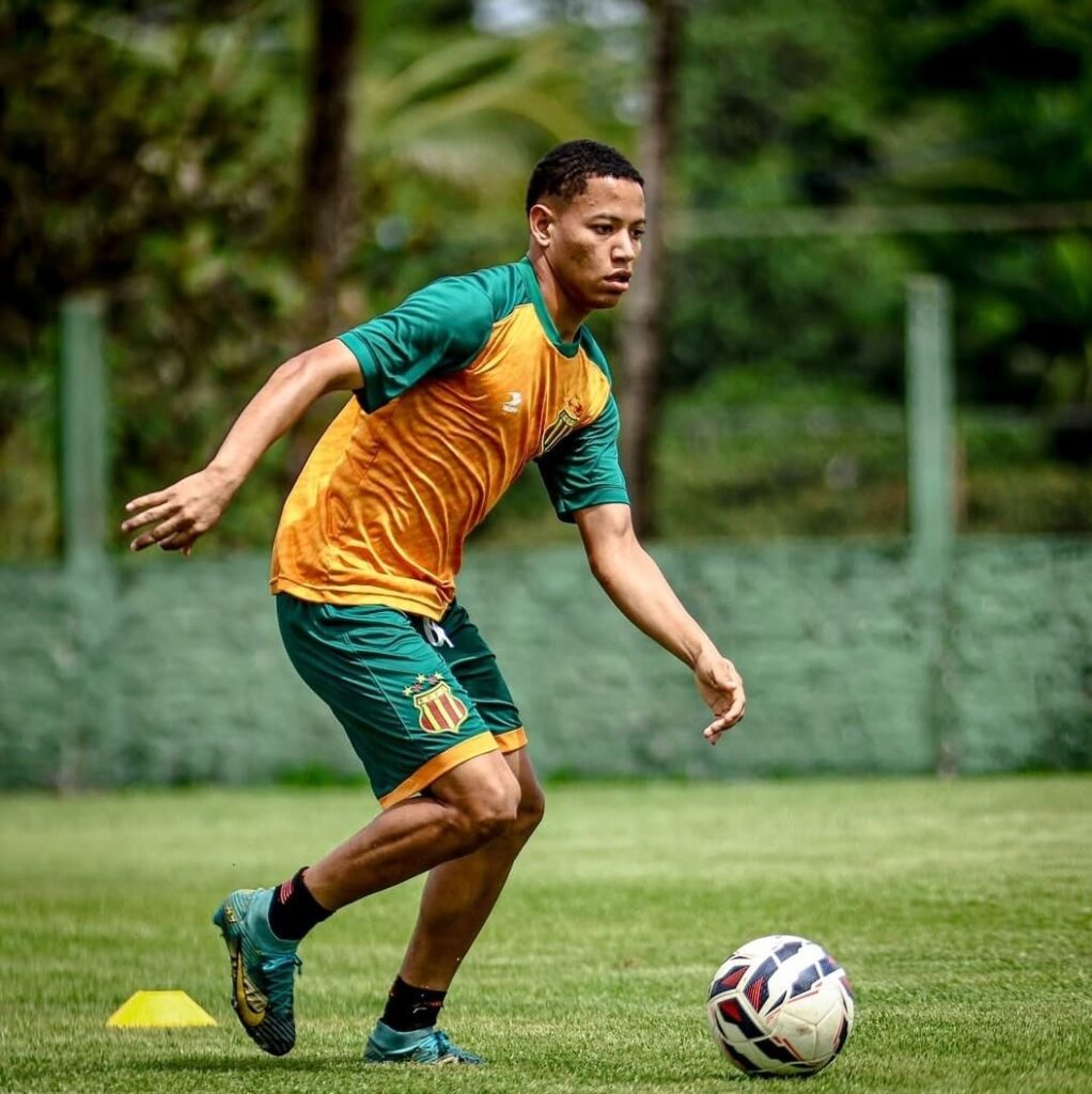 Adriano é Vetado para o Samará: Dúvidas no Meio-Campo e Ataque do Sampaio Adriano é Vetado para o Samará: Dúvidas no Meio-Campo e Ataque do Sampaio