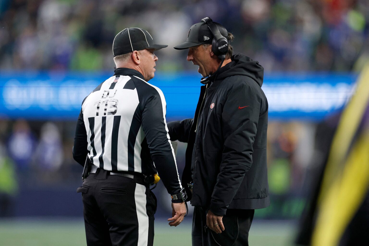 Árbitros da NFL: Profissionais de Destaque com Carreiras Diversificadas Árbitros da NFL: Profissionais de Destaque com Carreiras Diversificadas