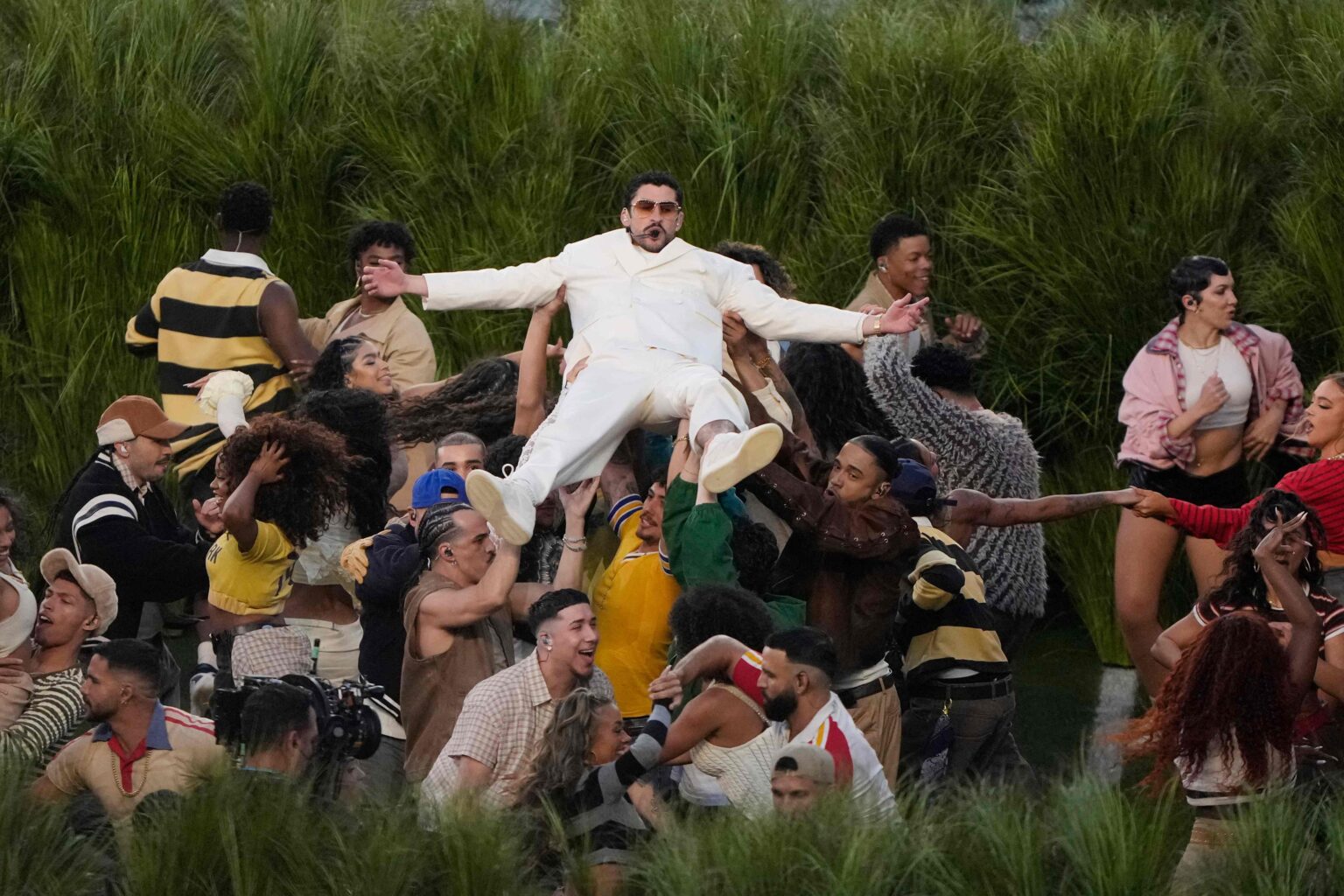 Bad Bunny Brilha no Super Bowl: Uma Celebração da Cultura Porto-Riquenha Bad Bunny Brilha no Super Bowl: Uma Celebração da Cultura Porto-Riquenha