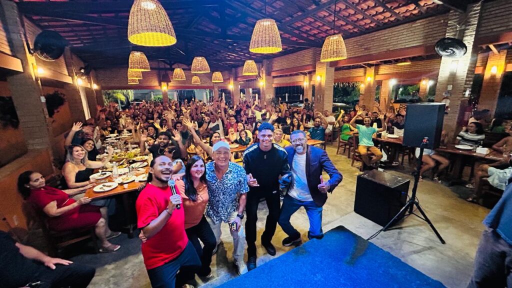 Carlos Pulico Arrebenta em Show Lotado no Porto Raposa: Um Marco Cultural para a Cidade Carlos Pulico Arrebenta em Show Lotado no Porto Raposa: Um Marco Cultural para a Cidade