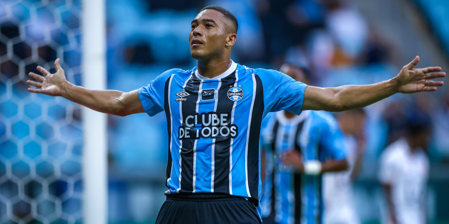 Carlos Vinicius: Novo Nome na Seleção Brasileira às Vésperas da Copa do Mundo Carlos Vinicius: Novo Nome na Seleção Brasileira às Vésperas da Copa do Mundo