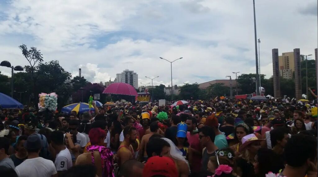 Carnaval de Belo Horizonte: Economia e Turismo em Alta com Mais de 600 Blocos Carnaval de Belo Horizonte: Economia e Turismo em Alta com Mais de 600 Blocos