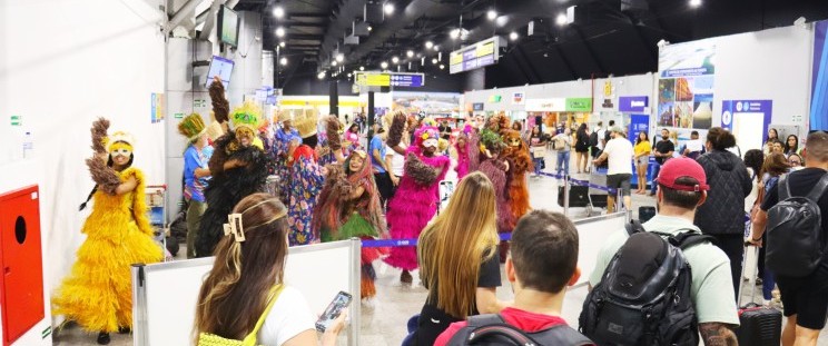 Carnaval em São Luís: Recepção Simbólica aos Passageiros no Aeroporto Carnaval em São Luís: Recepção Simbólica aos Passageiros no Aeroporto