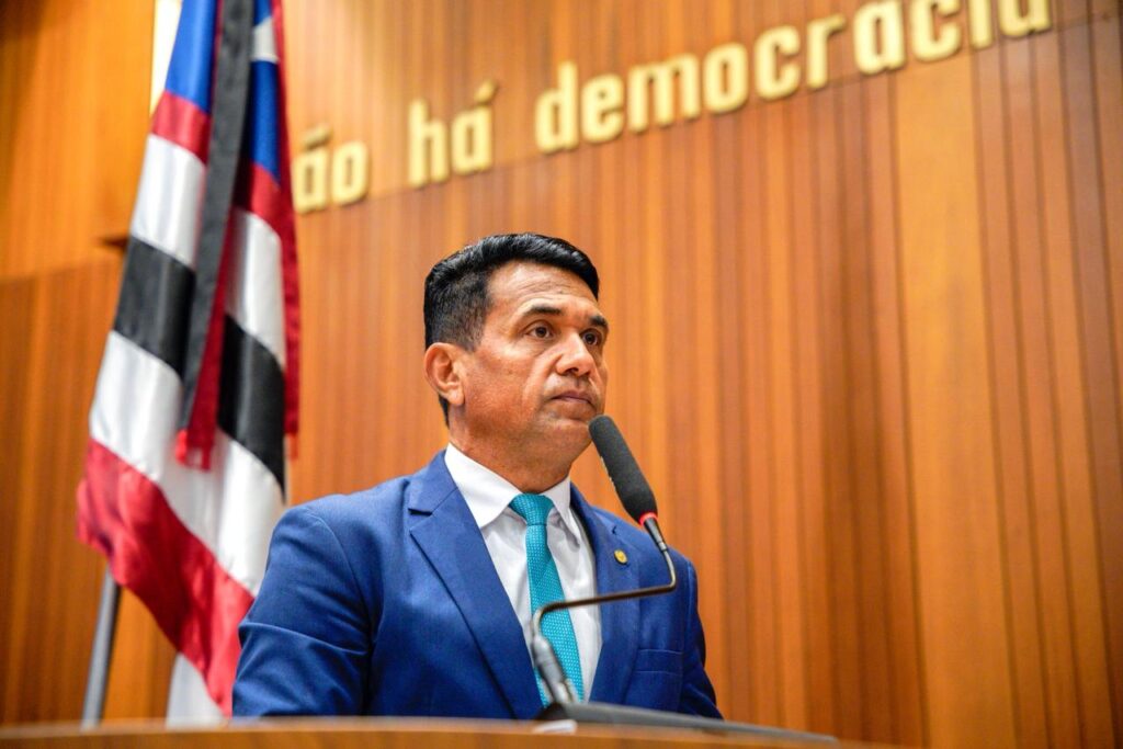 Deputado Wellington Aponta Abandono da Educação em Sucupira do Riachão e Promete Visita Deputado Wellington Aponta Abandono da Educação em Sucupira do Riachão e Promete Visita