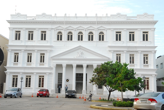 Crescimento da Judicialização da Saúde Suplementar no Maranhão e Queda nas Ações do SUS Crescimento da Judicialização da Saúde Suplementar no Maranhão e Queda nas Ações do SUS
