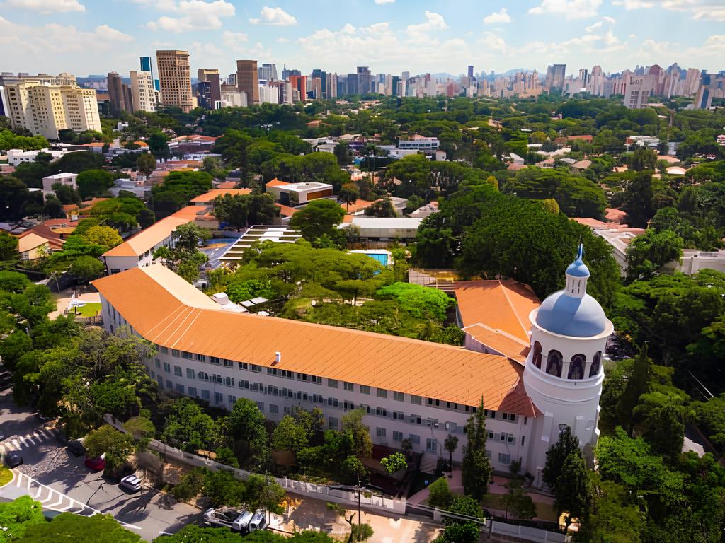 Educação de Elite: Escola Brasileira com Mensalidade de Até R$ 16 Mil Atrai Milhares de Alunos Educação de Elite: Escola Brasileira com Mensalidade de Até R$ 16 Mil Atrai Milhares de Alunos