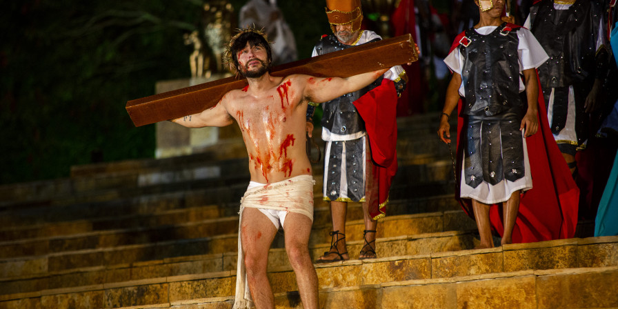Expectativa Crescente para a Paixão de Cristo em Floriano: Um Espetáculo Imperdível Expectativa Crescente para a Paixão de Cristo em Floriano: Um Espetáculo Imperdível