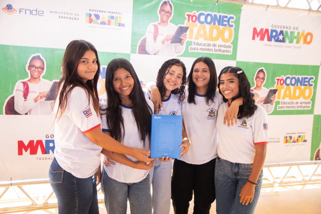 Governo do Maranhão Entrega Mais de 1.400 Tablets em Barreirinhas para Alunos da Rede Estadual Governo do Maranhão Entrega Mais de 1.400 Tablets em Barreirinhas para Alunos da Rede Estadual