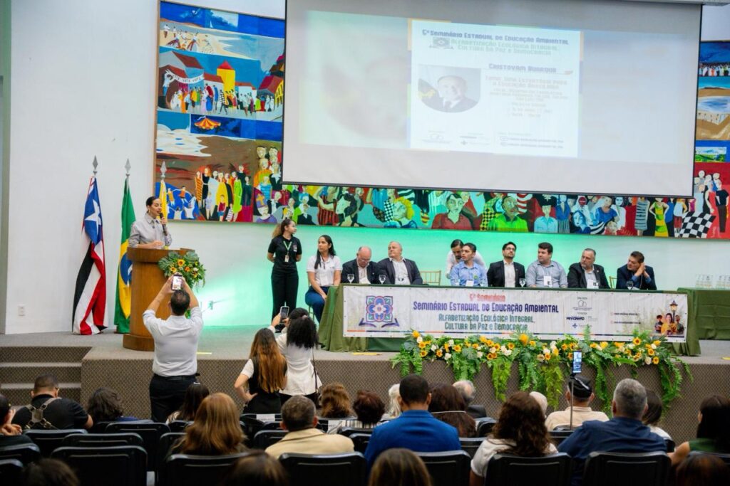 Daniela Representa Alema na Abertura do V Seminário Estadual de Educação Ambiental Daniela Representa Alema na Abertura do V Seminário Estadual de Educação Ambiental
