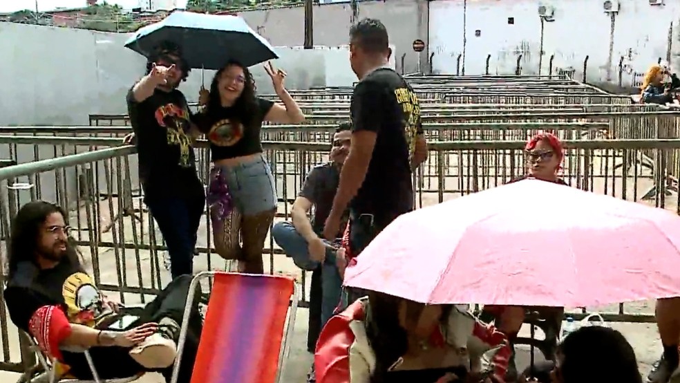 Fãs do Guns N’ Roses Enfrentam a Chuva para Show Histórico em São Luís (MA) Fãs do Guns N' Roses Enfrentam a Chuva para Show Histórico em São Luís (MA)