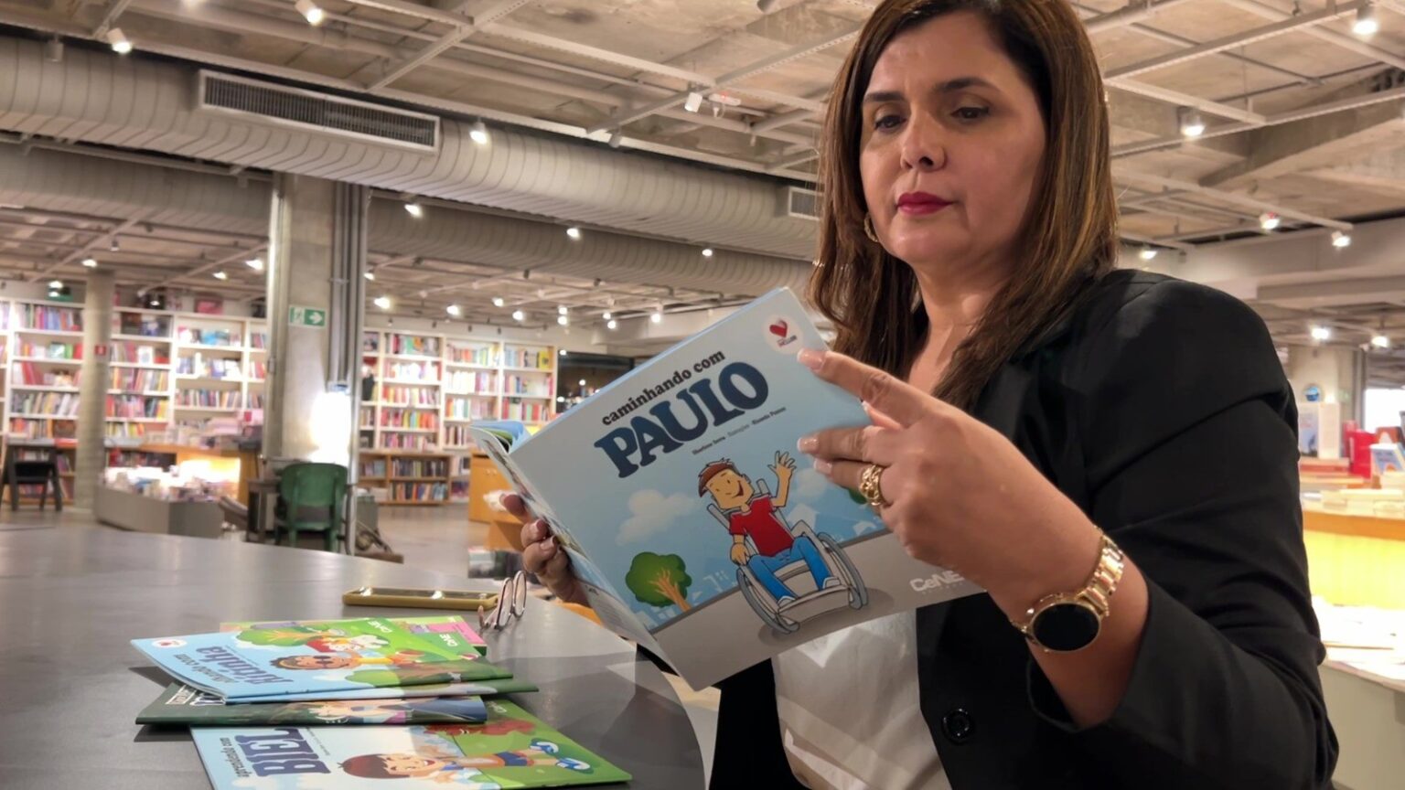 Literatura Inclusiva em Foco: Sharlene Serra Brilha em Brasília Literatura Inclusiva em Foco: Sharlene Serra Brilha em Brasília