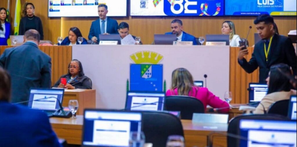 Câmara de São Luís Aprova Lei Controversial que Proíbe Mulheres Trans de Usarem Banheiros Femininos