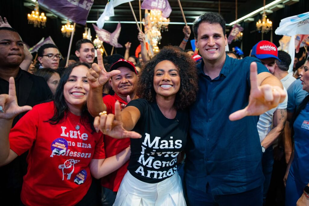 Orleans Brandão e Cricielle Reúnem Mais de 3 Mil Pessoas em Grande Plenária da Educação Orleans Brandão e Cricielle Reúnem Mais de 3 Mil Pessoas em Grande Plenária da Educação