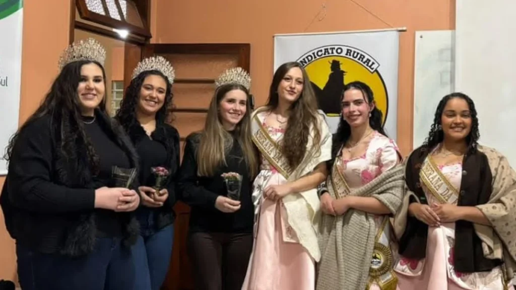 Corte das Soberanas da 43ª Feovelha é Eleita em Pinheiro Machado para Representar a Cultura Local Corte das Soberanas da 43ª Feovelha é Eleita em Pinheiro Machado para Representar a Cultura Local
