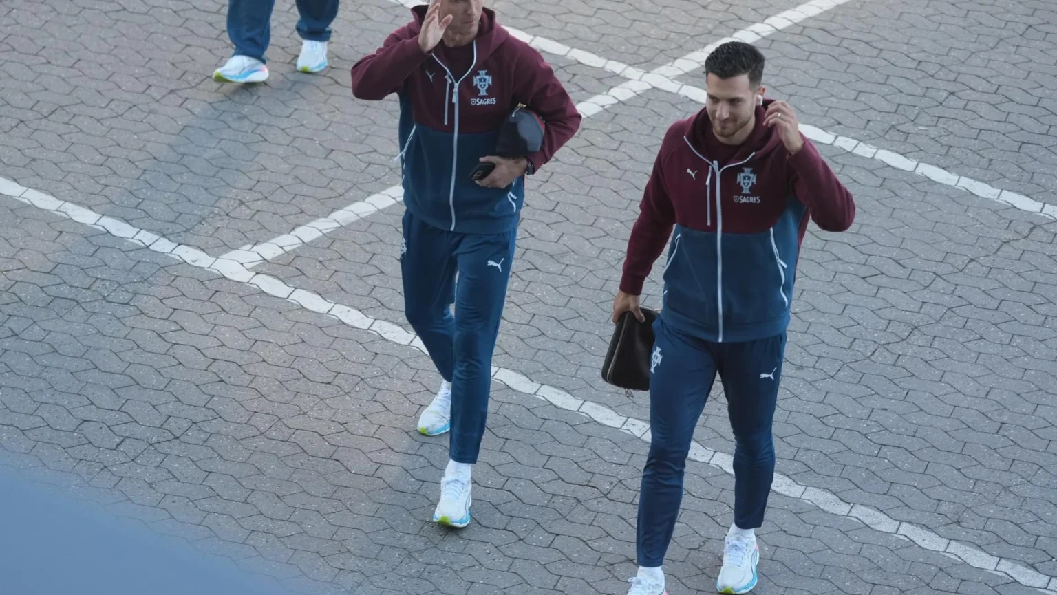 Cristiano Ronaldo deixa concentração de Portugal após desentendimento com Jorge Jesus Cristiano Ronaldo deixa concentração de Portugal após desentendimento com Jorge Jesus