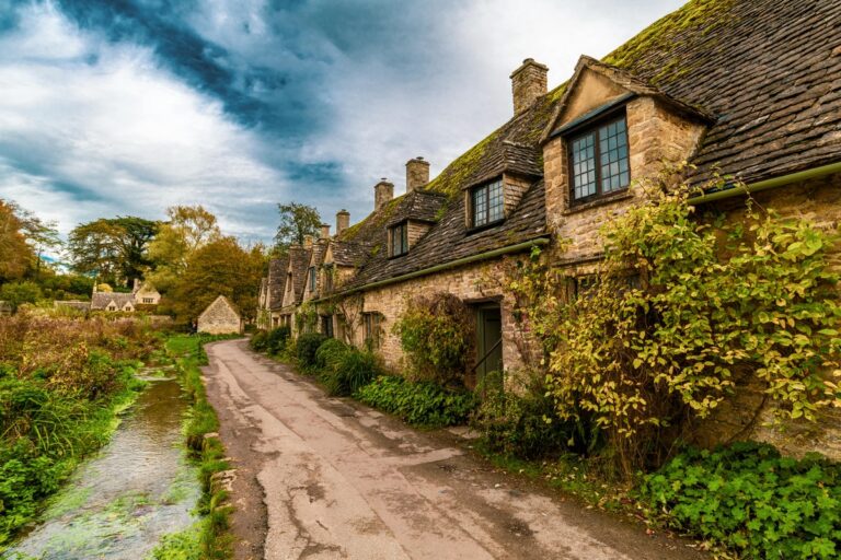 Descubra Bibury: A Cidade Mais Bonita do Mundo em 2025, Segundo a Forbes Imagem do artigo