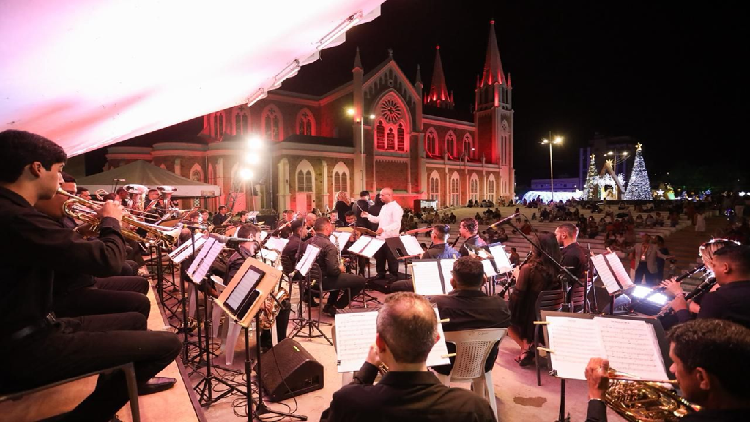 Natal Luz: Programação Cultural Gratuita Ilumina a Concha Acústica de Petrolina Natal Luz: Programação Cultural Gratuita Ilumina a Concha Acústica de Petrolina