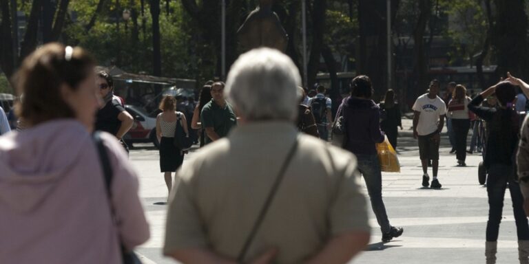 Cerca de 300 mil idosos brasileiros têm Transtorno do Espectro Autista, revela estudo Cerca de 300 mil idosos brasileiros têm Transtorno do Espectro Autista, revela estudo