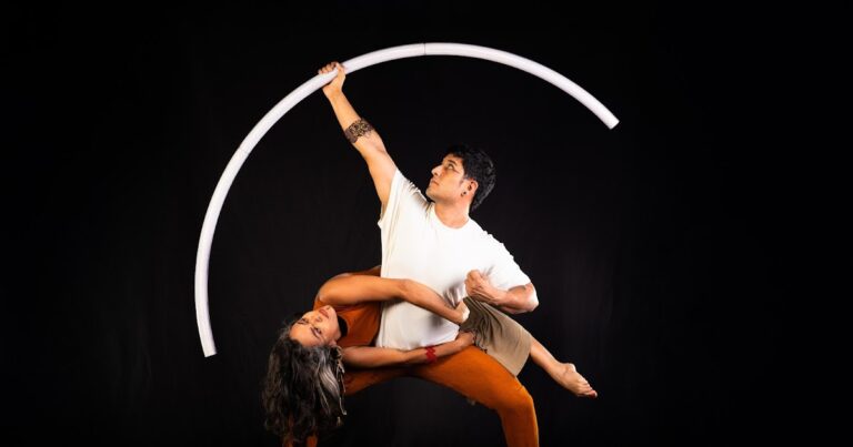 Círculos Ancestrais: Um Convite à Dança das Origens do Mundo Círculos Ancestrais: Um Convite à Dança das Origens do Mundo