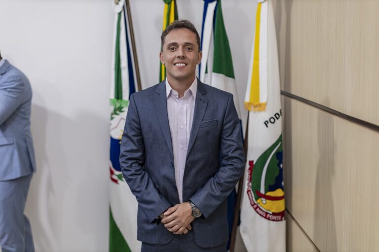 Desenvolvimento Cultural e Esportivo: Iniciativas da SEMEC em Bandeirantes Desenvolvimento Cultural e Esportivo: Iniciativas da SEMEC em Bandeirantes