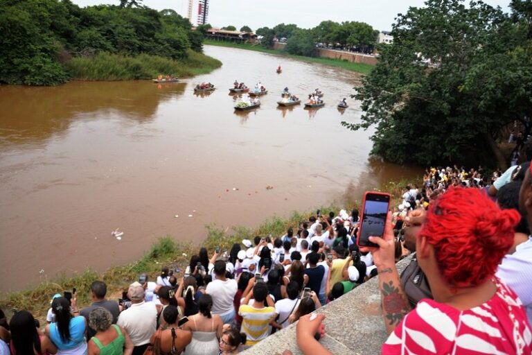Celebração do Dia de Oxum e Iemanjá em Barreiras: Fé e Cultura em Movimento