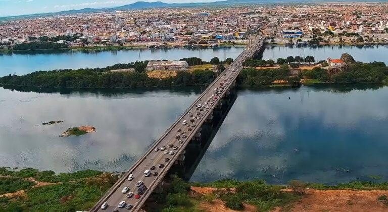 Trânsito Complicado na Ponte Presidente Dutra: Congestionamento em Direção a Juazeiro Trânsito Complicado na Ponte Presidente Dutra: Congestionamento em Direção a Juazeiro