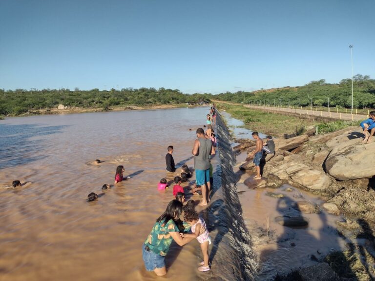 Chuva em Petrolina Alaga Açude e Oculta Figuras Rupestres de 6 Mil Anos Chuva em Petrolina Alaga Açude e Oculta Figuras Rupestres de 6 Mil Anos