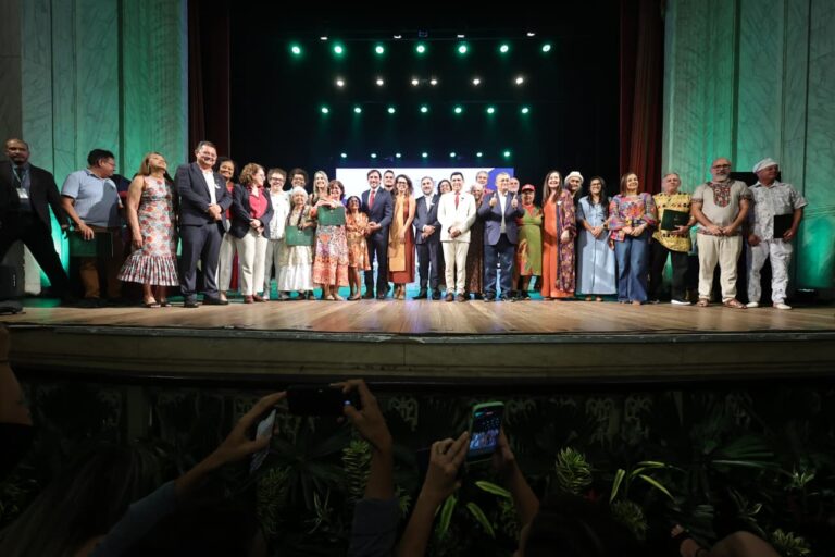Cultura em Festa: Alece Comemora 60 Anos da Secult CE com Homenagens Emocionantes