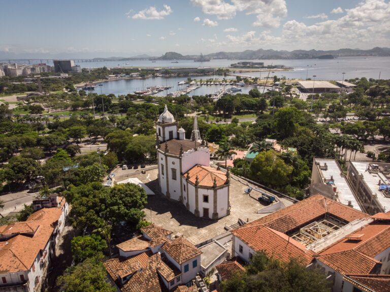 Revitalização do Patrimônio: Empresários e Culturais Transformam Igrejas Históricas do Rio Revitalização do Patrimônio: Empresários e Culturais Transformam Igrejas Históricas do Rio