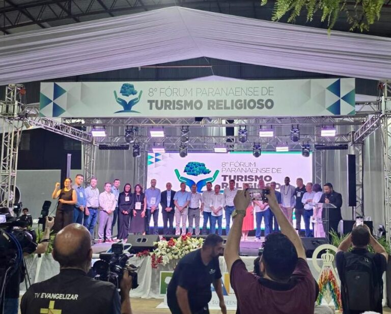 Colombo Marca Presença no 8º Fórum Paranaense de Turismo Religioso em Jacarezinho