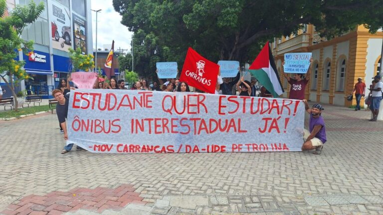 Estudantes se Mobilizam em Juazeiro pela Reativação de Linha de Ônibus Interestadual Estudantes se Mobilizam em Juazeiro pela Reativação de Linha de Ônibus Interestadual