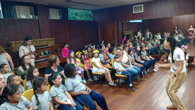 Feira Literária em Petrópolis: Um Encontro de Cultura Popular e Convivência Escolar Feira Literária em Petrópolis: Um Encontro de Cultura Popular e Convivência Escolar