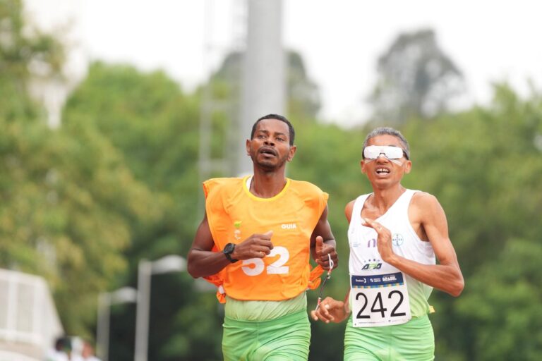 Maratona de Hamburgo: Atleta Cego de Petrolina Almeja Grande Marca Rumo aos Jogos de 2028 Maratona de Hamburgo: Atleta Cego de Petrolina Almeja Grande Marca Rumo aos Jogos de 2028