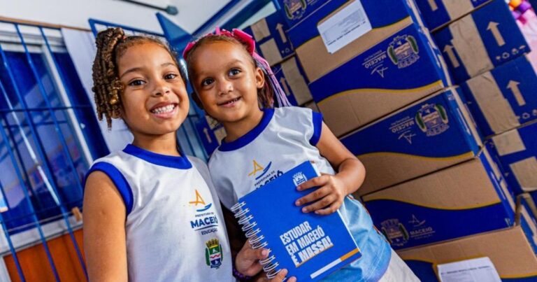Prefeitura de Maceió Lança Distribuição de Novos Kits Escolares para Rede Pública Prefeitura de Maceió Lança Distribuição de Novos Kits Escolares para Rede Pública