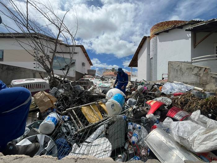 Prefeitura de Petrolina Remove Quase 18 Toneladas de Resíduos em Bairro Central Prefeitura de Petrolina Remove Quase 18 Toneladas de Resíduos em Bairro Central