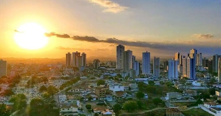 Previsão do Tempo: Terça-feira Chuvosa no Litoral de Pernambuco, Sol Predomina no Interior Previsão do Tempo: Terça-feira Chuvosa no Litoral de Pernambuco, Sol Predomina no Interior
