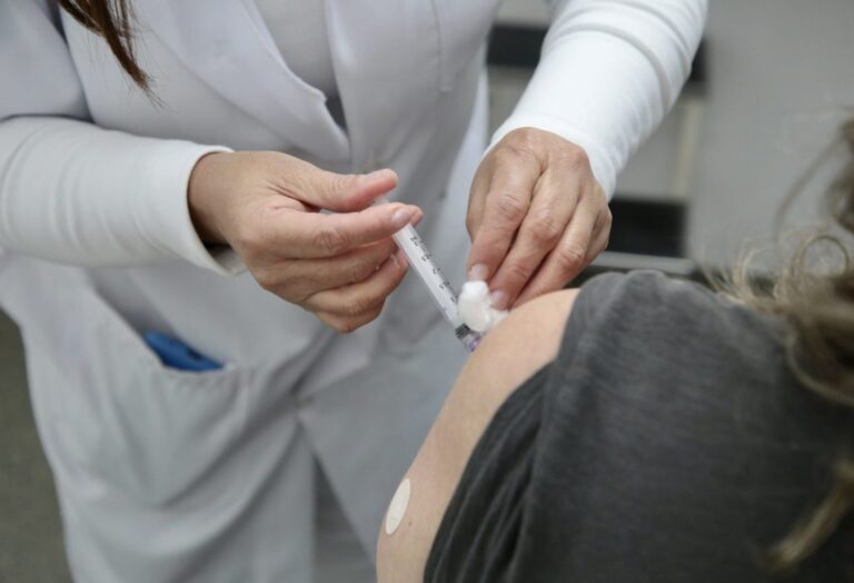 Saúde SP: Treinamento sobre Febre Amarela e Diagnóstico Diferencial com Dengue Saúde SP: Treinamento sobre Febre Amarela e Diagnóstico Diferencial com Dengue