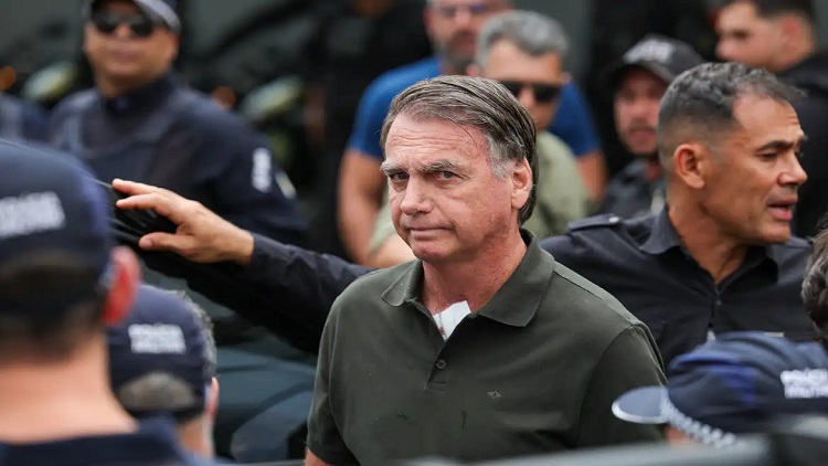 Bolsonaro apresenta evolução positiva após cirurgia no ombro, afirma boletim médico Bolsonaro apresenta evolução positiva após cirurgia no ombro, afirma boletim médico