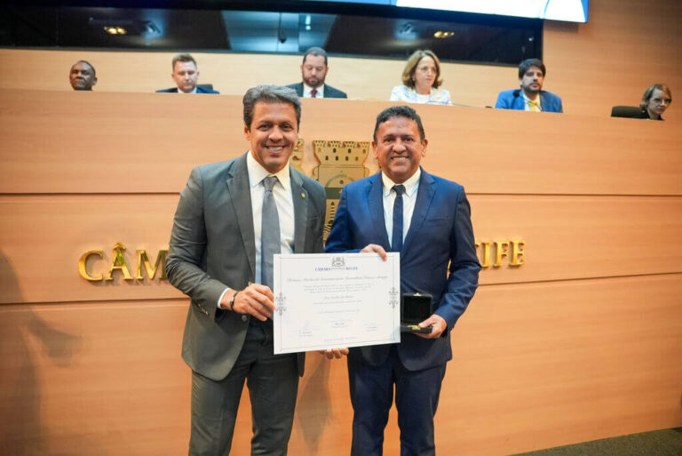 Carlos Britto é Homenageado no Recife com o Prêmio Graça Araújo de Comunicação