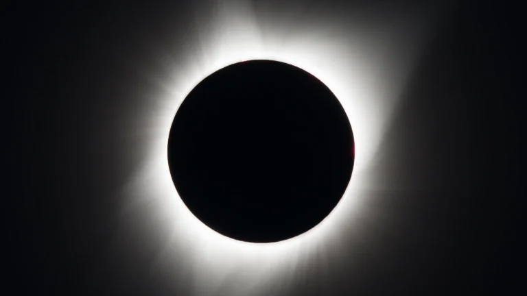 Eclipse Solar Total Neste Quarta Escurece o Céu para 15 Milhões de Pessoas Eclipse Solar Total Neste Quarta Escurece o Céu para 15 Milhões de Pessoas