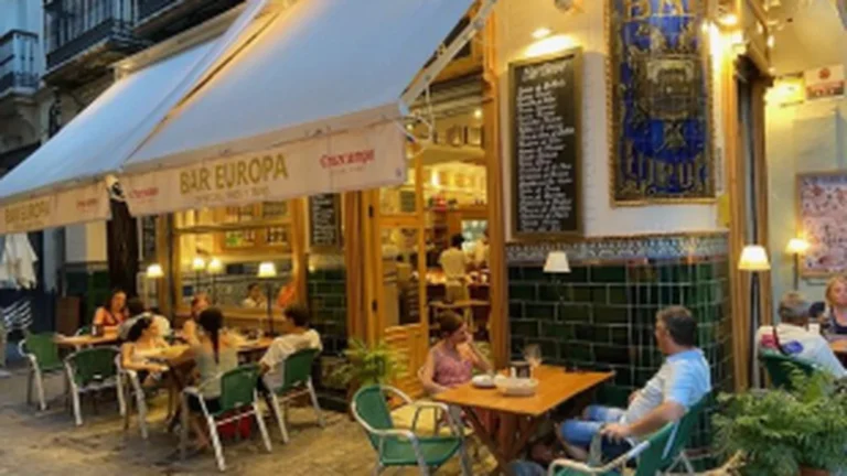 Descubra a Cultura do Tapeo em Sevilha: Mais de 4.000 Bares e Restaurantes para Explorar