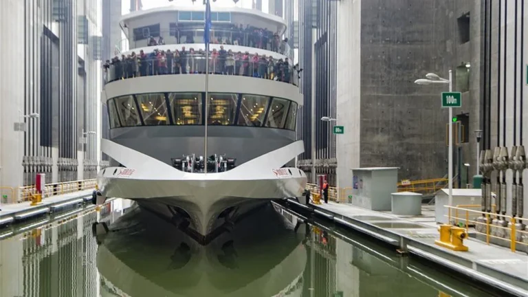 Maior elevador de navios do mundo: inovação que revoluciona o transporte fluvial