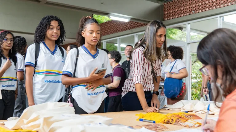 Imersão universitária em Pernambuco incentiva jovens mulheres na ciência e tecnologia Imersão universitária em Pernambuco incentiva jovens mulheres na ciência e tecnologia