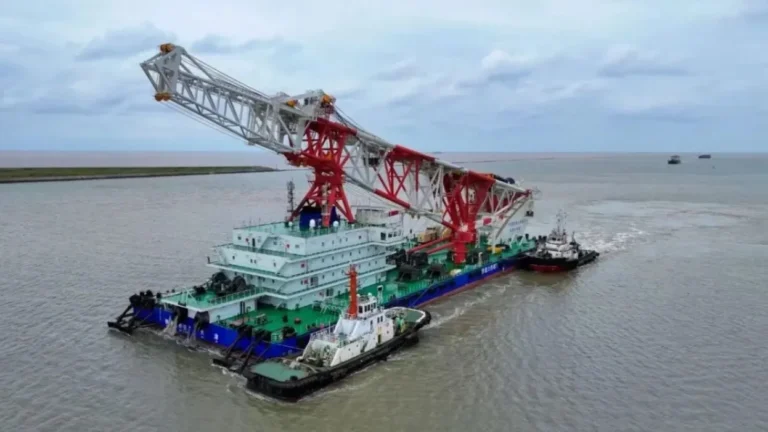 Maior navio de cravação de estacas do mundo inicia viagem para construção da Ponte Salvador-Itaparica Maior navio de cravação de estacas do mundo inicia viagem para construção da Ponte Salvador-Itaparic