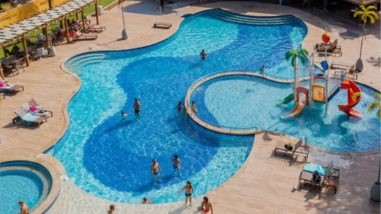 Mal-estar em resort na Bahia afeta dezenas de hóspedes após refeições Mal-estar em resort na Bahia afeta dezenas de hóspedes após refeições