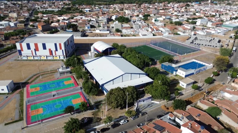 Novo Complexo Poliesportivo em Juazeiro amplia oportunidades para estudantes praticarem esportes Novo Complexo Poliesportivo em Juazeiro amplia oportunidades para estudantes praticarem esportes